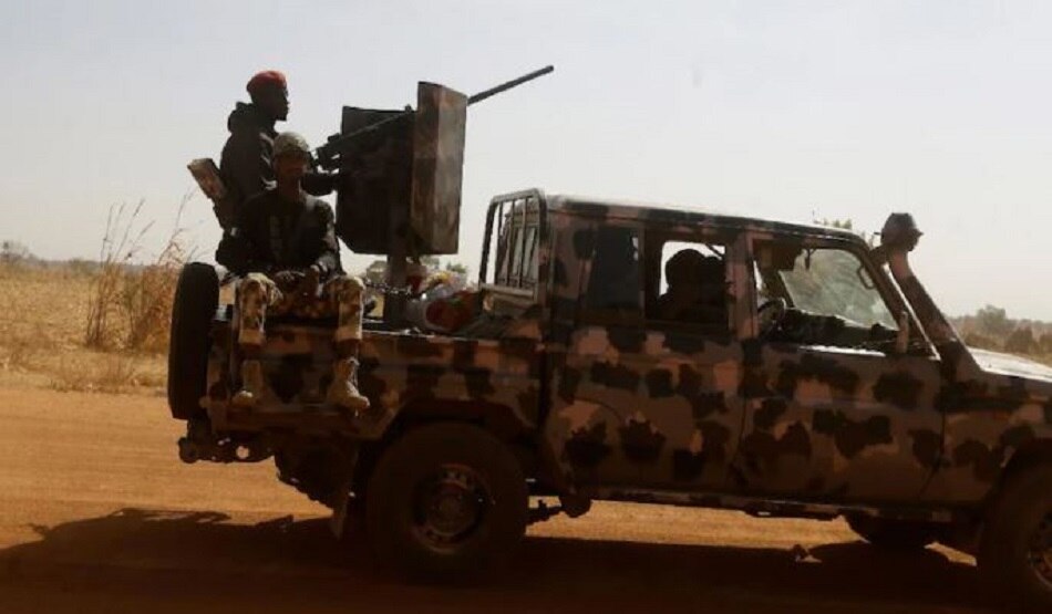 स्कूल पर बदमाशों ने किया हमला