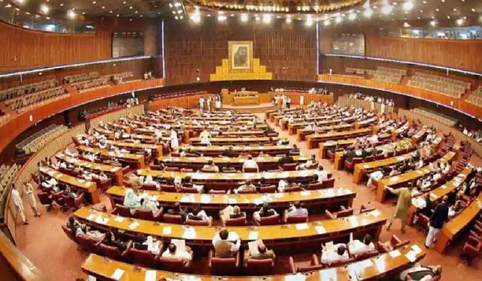 खतरे में इमरान की कुर्सी