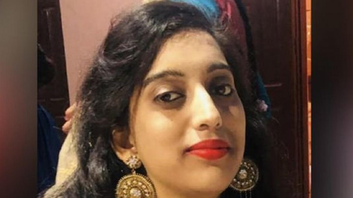 गुस्साए देवर ने प्रेग्नेंट भाभी को मार दी गोली