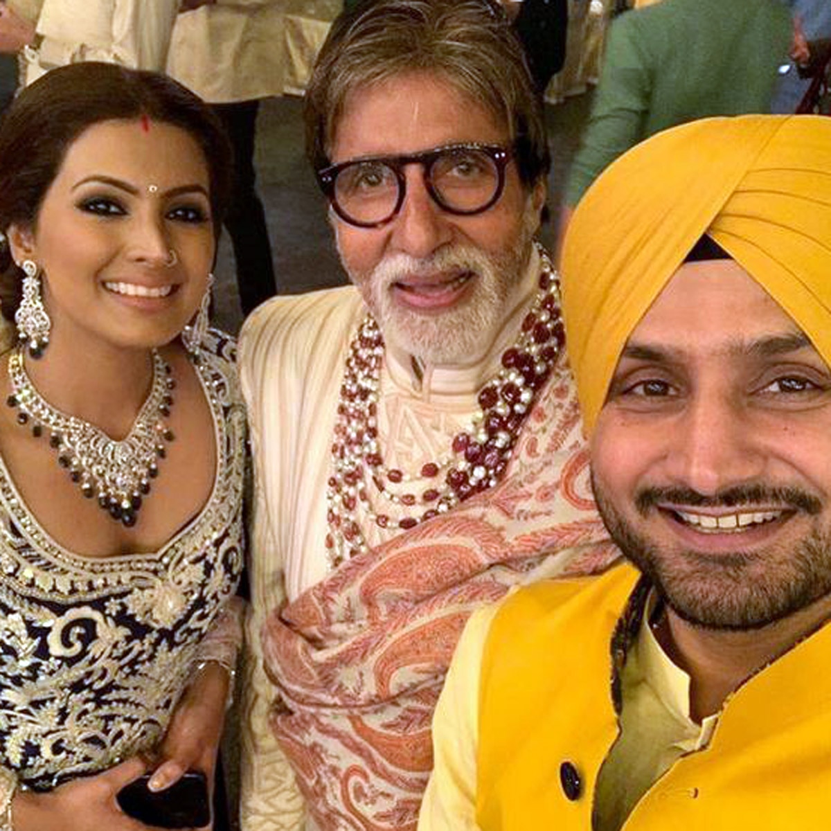 अमिताभ बच्चन संग गीता और हरभजन