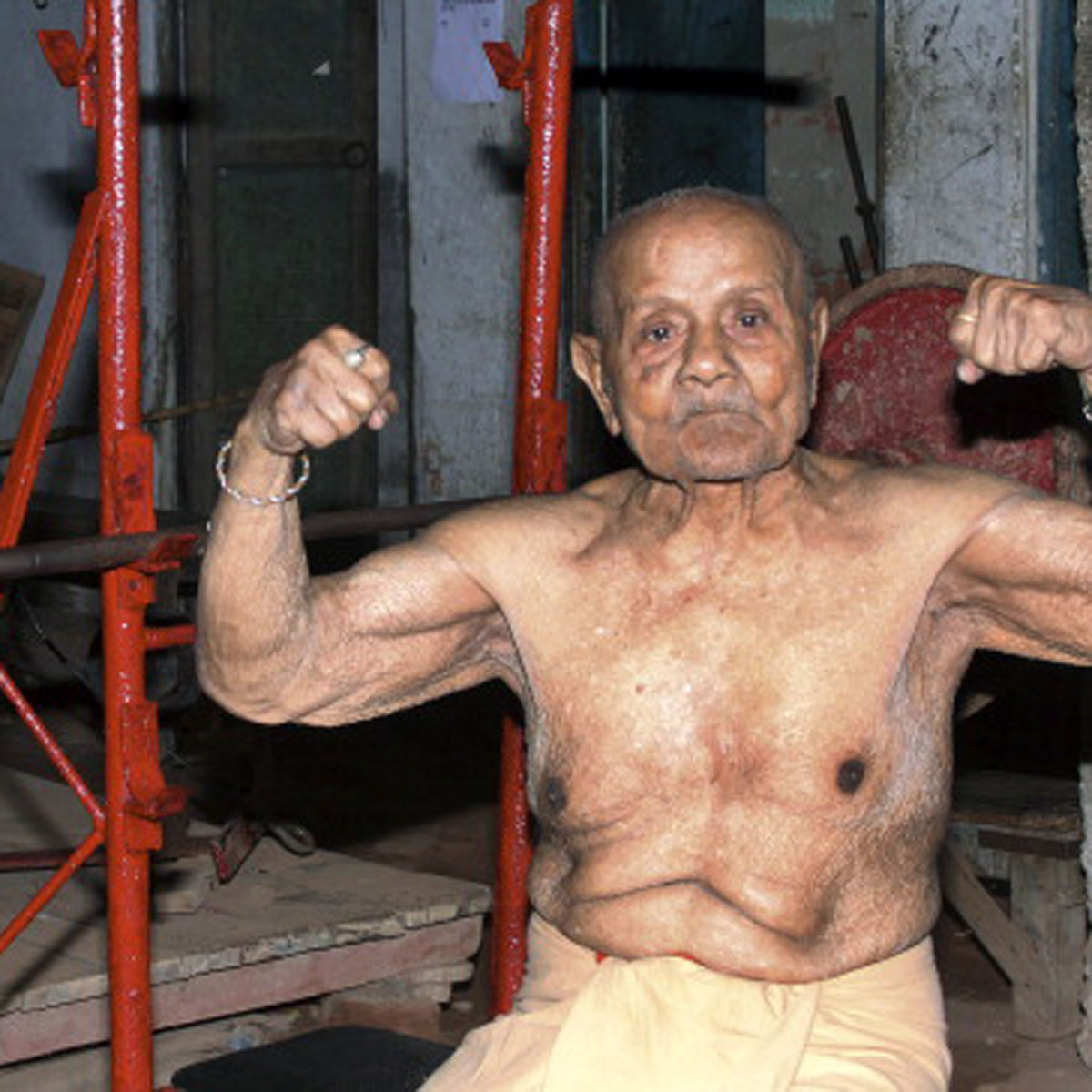 मनोहर आइच