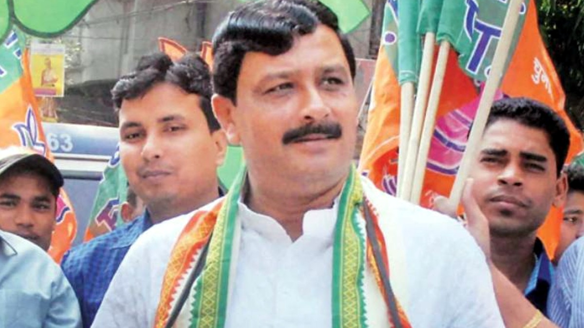 WB: प्रचार को पहुंचे BJP नेता का हुआ विरोध, चाय पी तो गंगाजल छिड़ककर किया 'शुद्धिकरण'