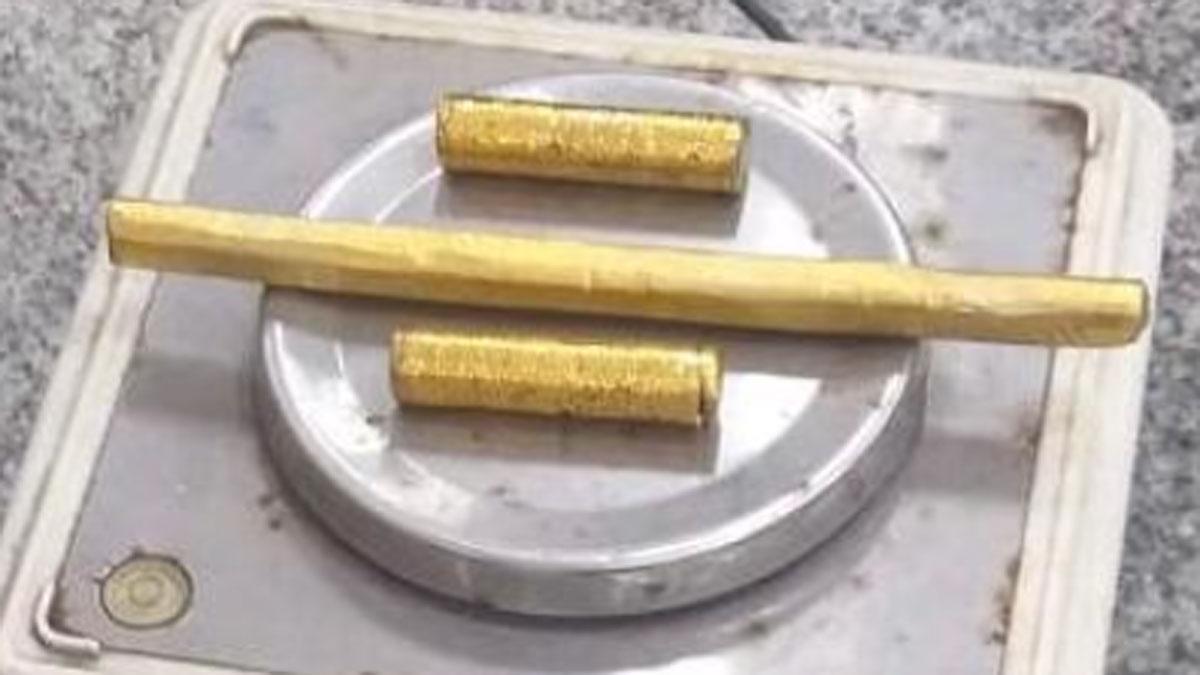 कस्टम विभाग ने पकड़ा डेढ़ करोड़ का सोना (फोटो- आशीष श्रीवास्तव)