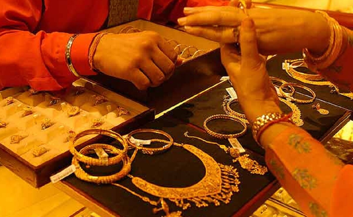 फेसबुक वाली दोस्त से खरीदा 10 लाख का नकली सोना