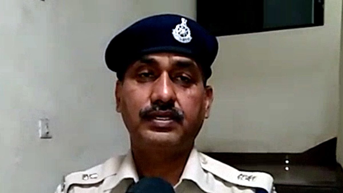 ब‍िजनेसमैन की पत्नी को लूटकर बदमाश ने छूए पैर...