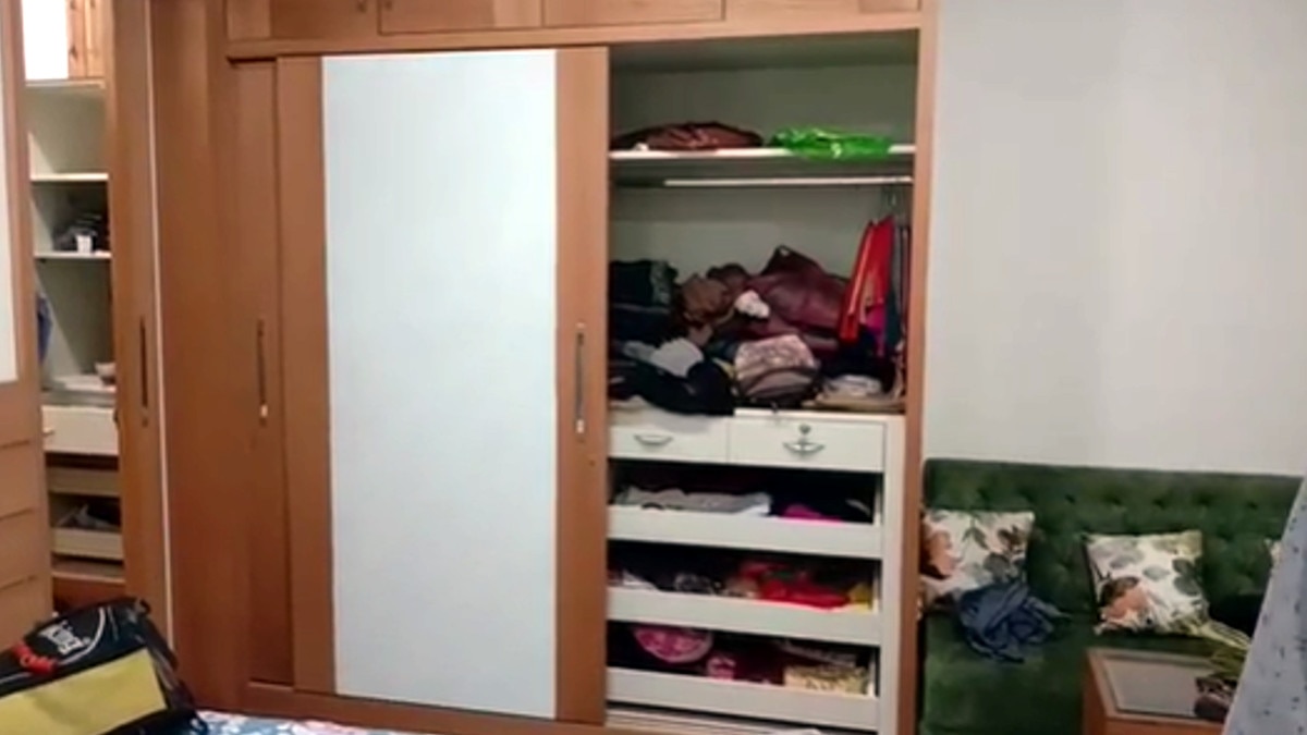 ब‍िजनेसमैन की पत्नी को लूटकर बदमाश ने छूए पैर...