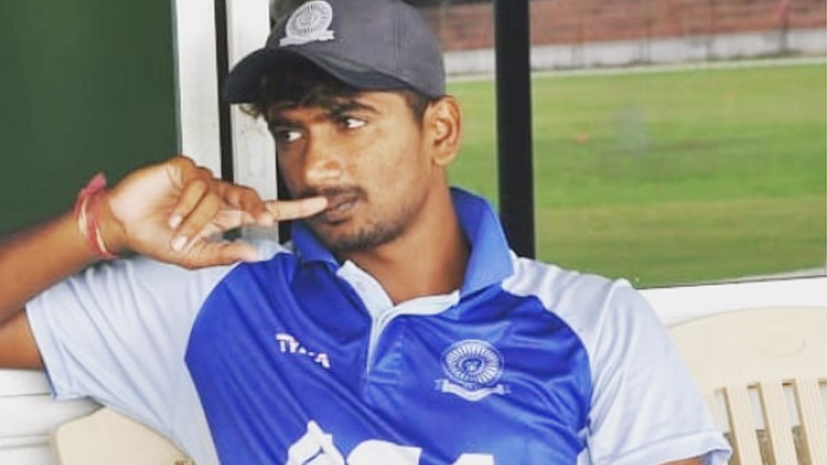 MS Dhoni bowled on Harishankar Reddy bowl