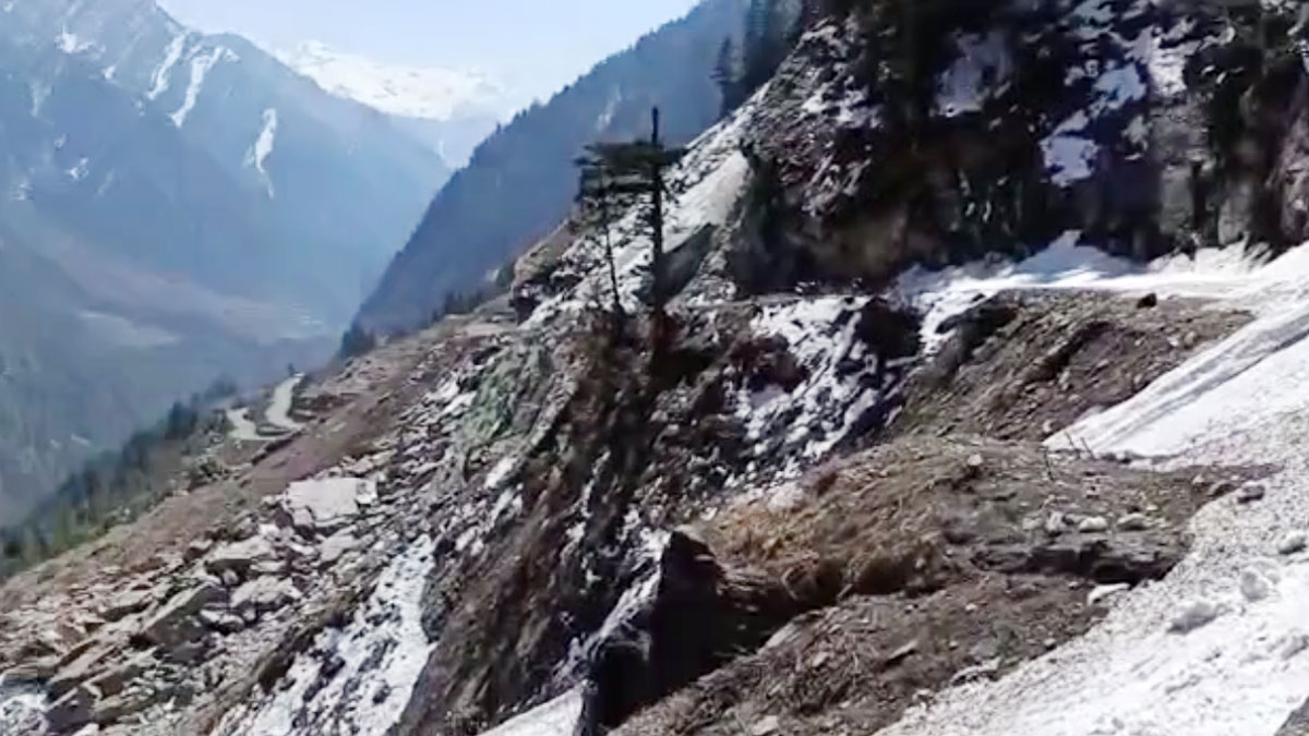 दारमा और व्यास घाटी में ग्लेशियर खिसक गया (फोटो- राकेश पंत)