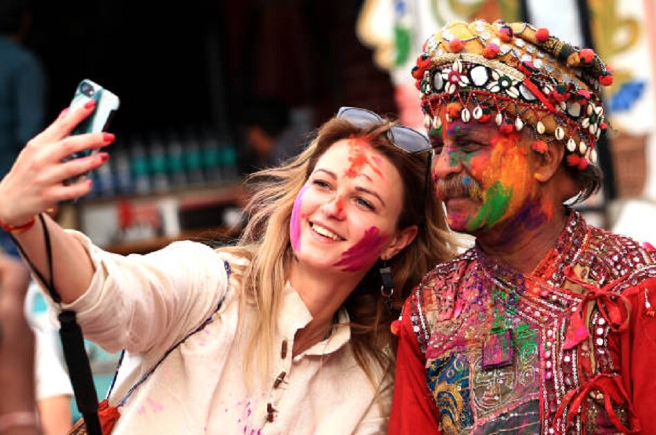 'होली गार्डेन' फेस्टिवल