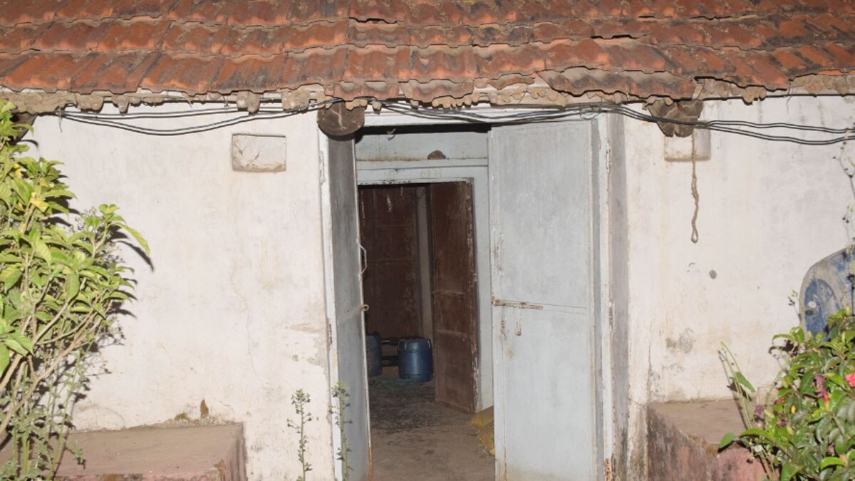  खनिज कारोबारी के फॉर्म हाउस से करोड़ों की चोरी 