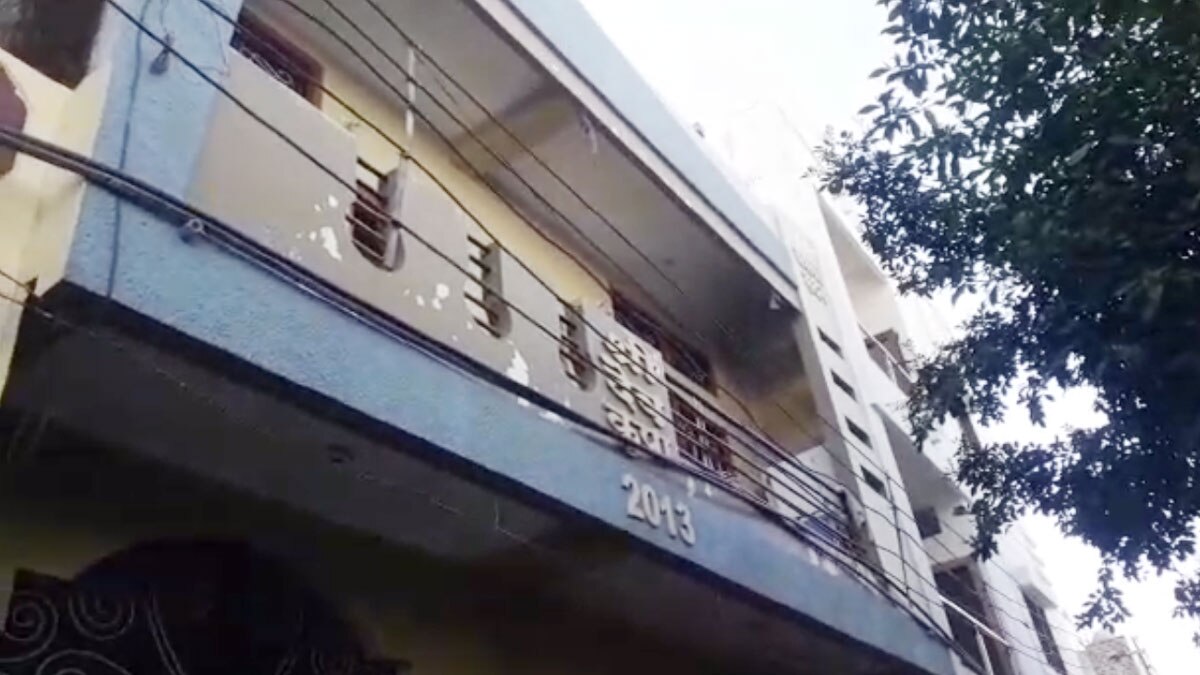 सहकारी संस्था प्रबंधक के यहां छापेमारी  (फोटो- प्रमोद कारपेंटर)