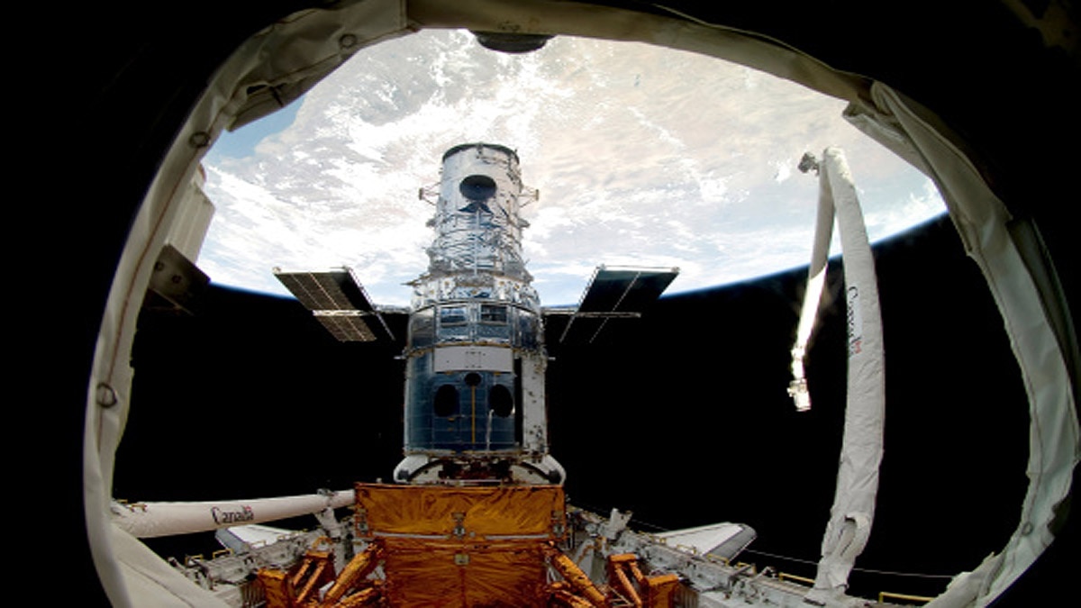 Hubble Telescope Enters in Safe Mode