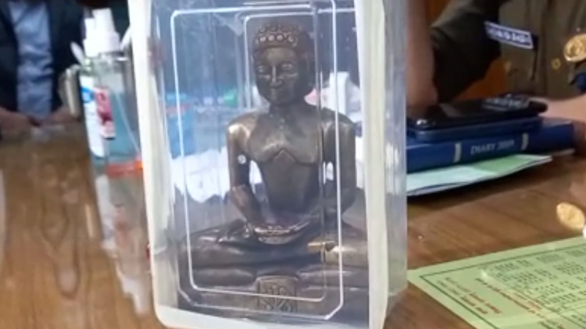 भगवान पार्श्वनाथ की प्राचीन अष्टधातु मूर्ति  बरामद (फोटो- आशीष श्रीवास्तव)