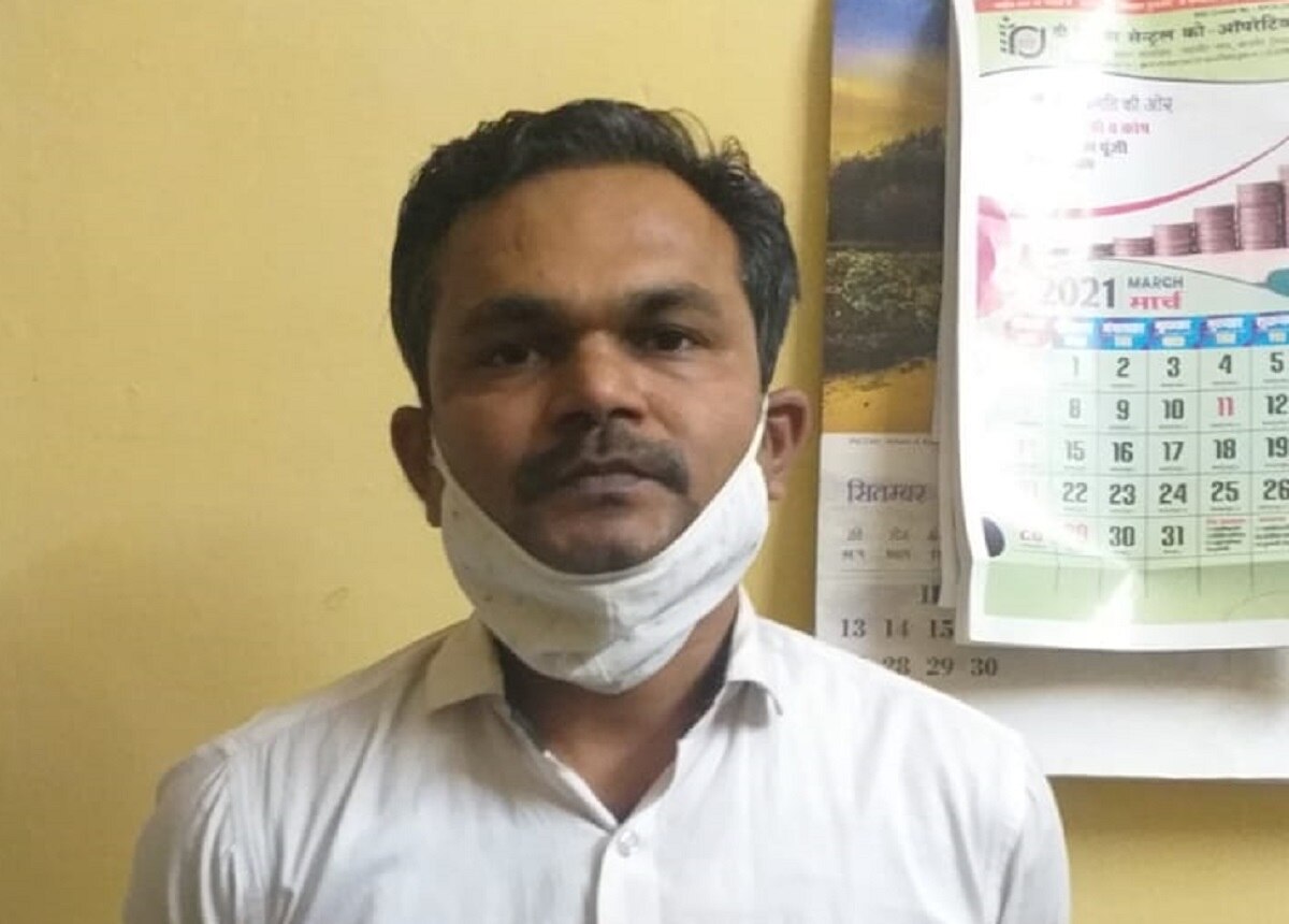 कर्मचारी ने किचन में जलाए 20 लाख कैश