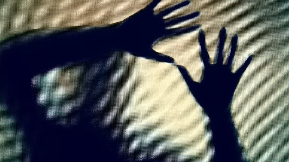 जयपुर: मुंह पर आक्सीजन मास्क और दोनों हाथ बंधे, नर्सिंगकर्मी  रात भर करता रहा गलत हरकतें 