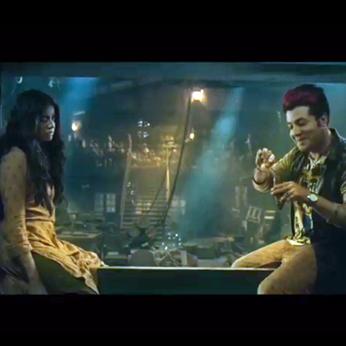 जाह्नवी कपूर-वरुण शर्मा (रूही फ‍िल्म सीन)