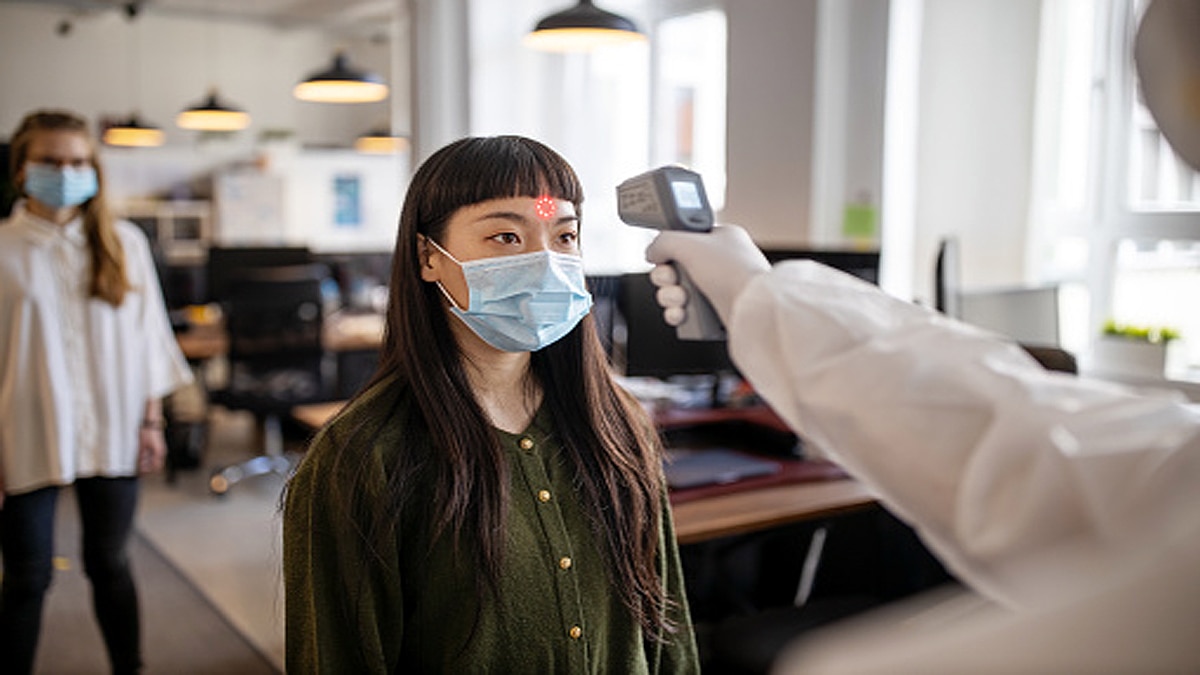 Japan Employees Salary cut leaving office Early 