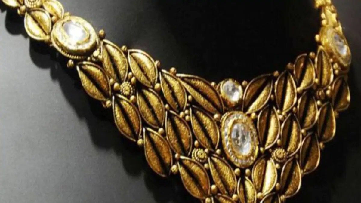 देवर की शादी में आए ज्यादा जेवर, नाराज भाभी ने खाया जहर