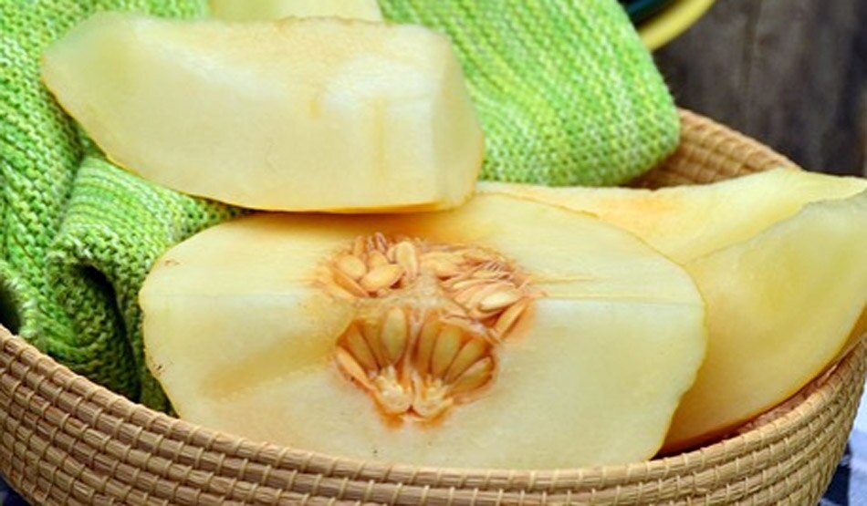 खून में थक्के बनने से रोकता है