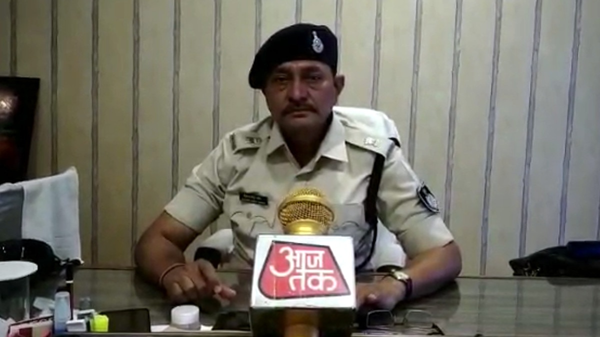 ल‍िव इन र‍िलेशनश‍िप में रहने वाली शादीशुदा मह‍िला क‍िसी तीसरे से भी बनाना चाहती थी संबंध, प्रेमी ने घर में मारकर गाड़ा