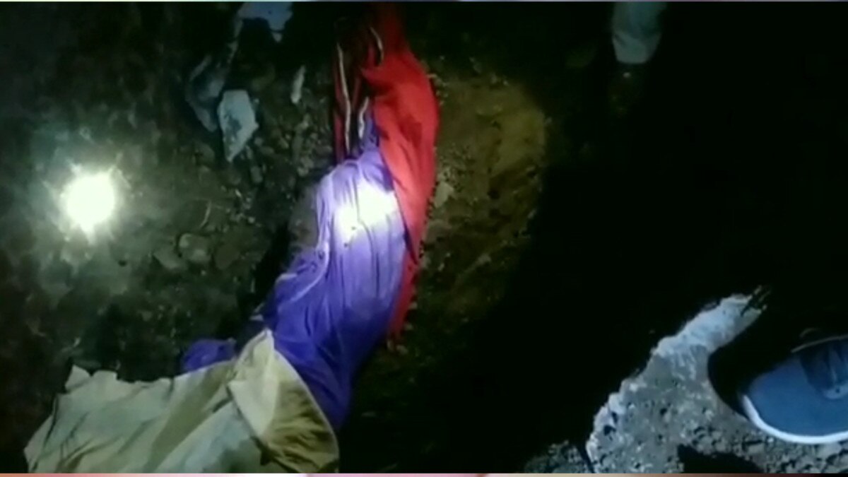 ल‍िव इन र‍िलेशनश‍िप में रहने वाली शादीशुदा मह‍िला क‍िसी तीसरे से भी बनाना चाहती थी संबंध, प्रेमी ने घर में मारकर गाड़ा