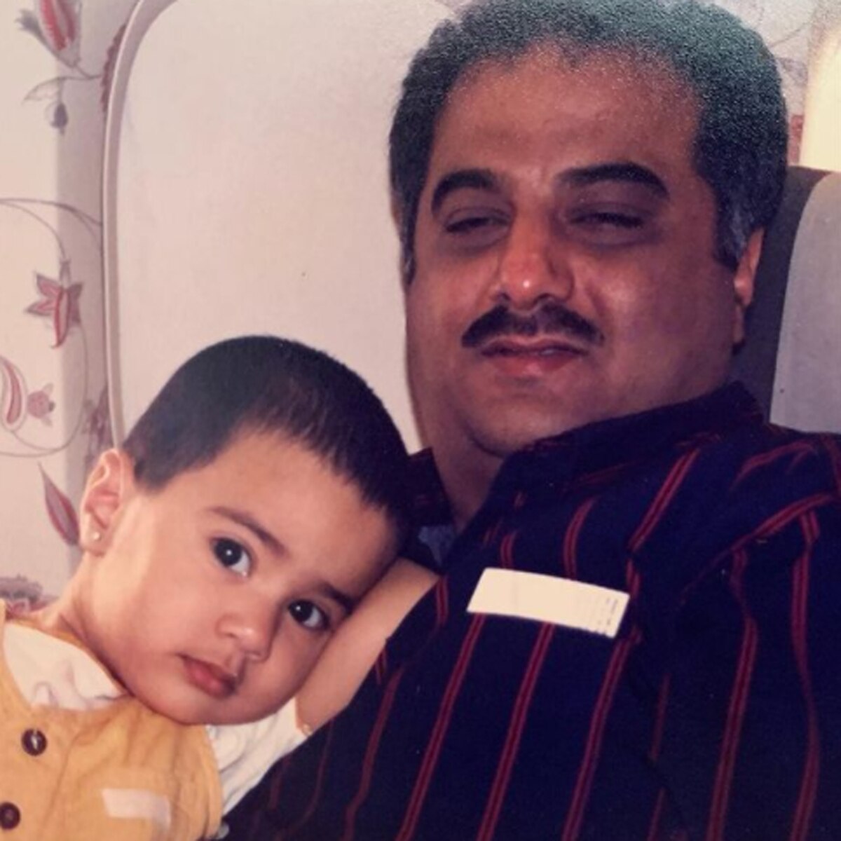 जाह्नवी पापा बोनी कपूर के साथ 