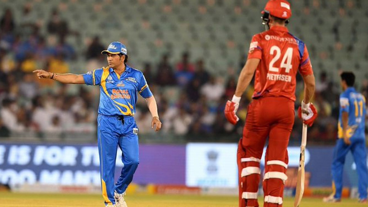 Kevin Pietersen made 75 runs against india legends