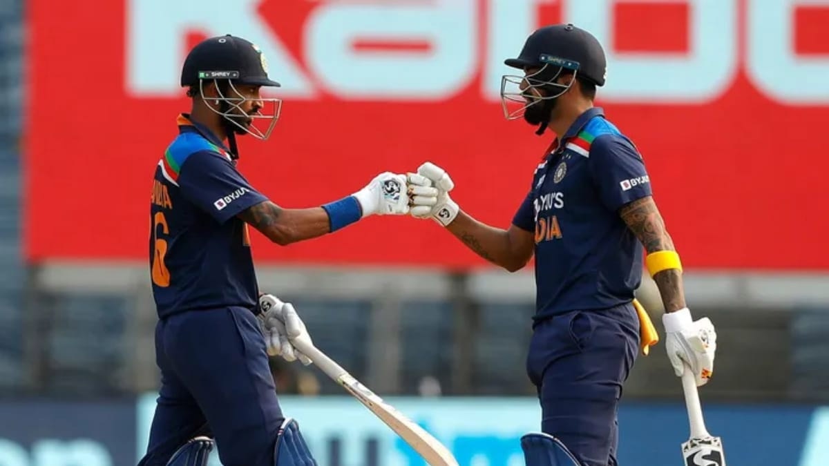 krunal pandya and tom curran involved in heated exchange