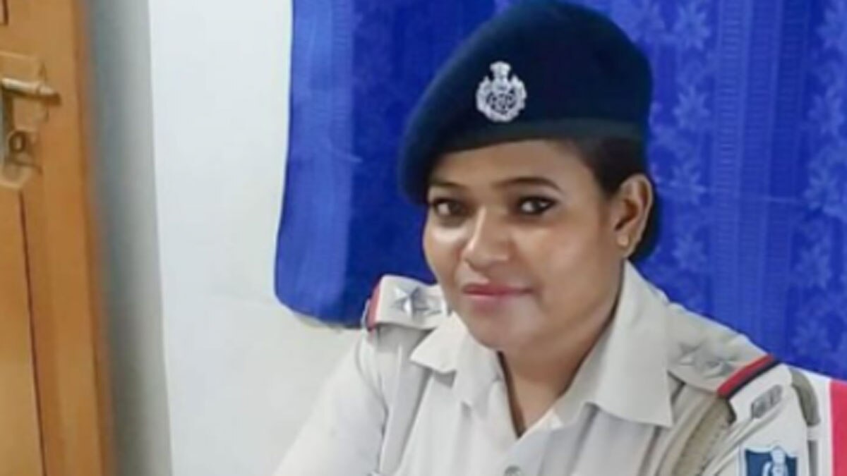 महिला पुलिस अधिकारी अमानवीय बर्ताव करने के आरोप में निलंबित