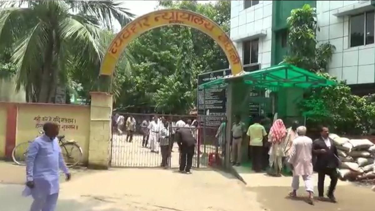  11 साल बाद पकड़ा गया सेना से र‍िटायर 'लाल वारंटी'