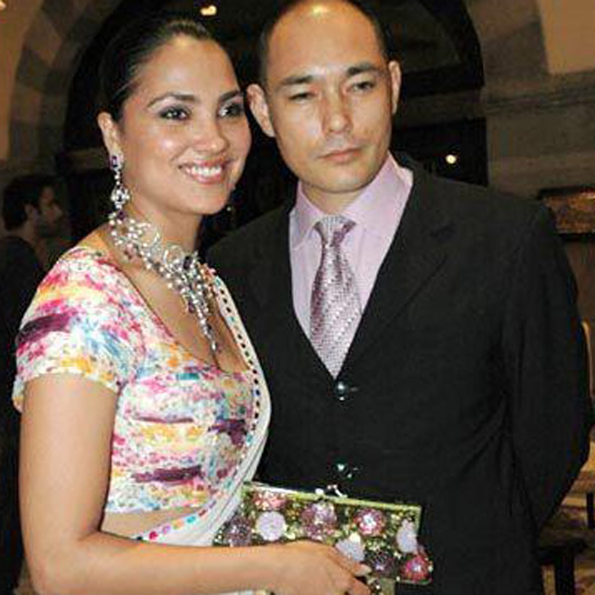 लारा दत्ता, केली दोरजी 