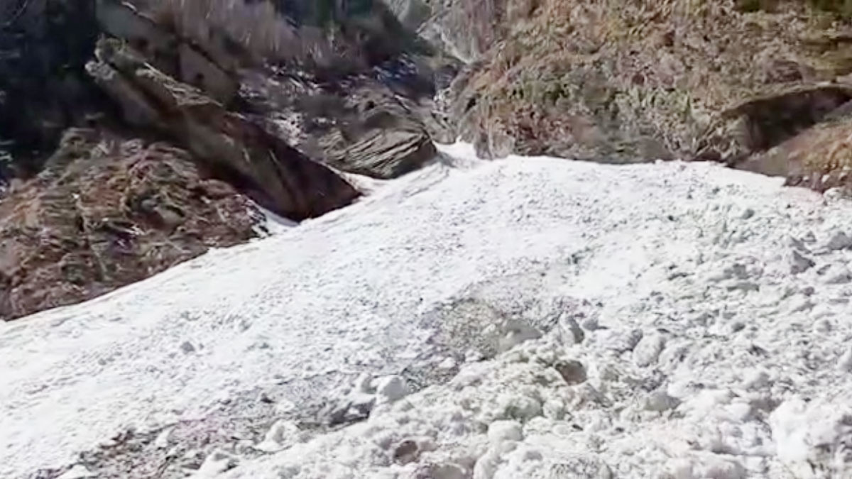 दारमा और व्यास घाटी में ग्लेशियर खिसक गया (फोटो- राकेश पंत)