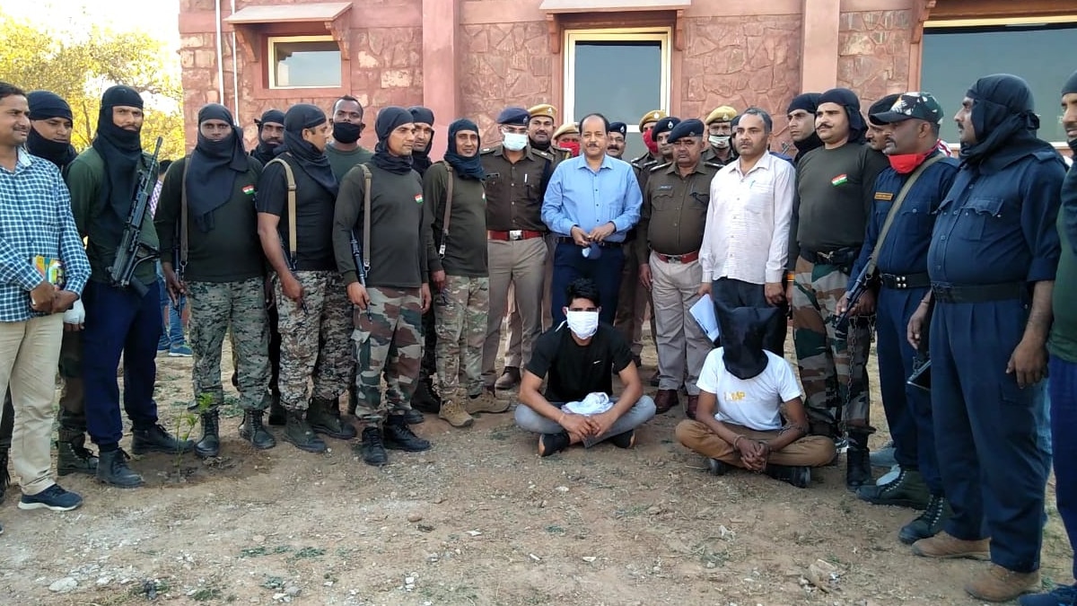 डर बनाने के ल‍िए पुलिसकर्मियों पर करते थे जानलेवा हमला, बीहड़ में चला सर्च ऑपरेशन तो पकड़े गए दो बदमाश 