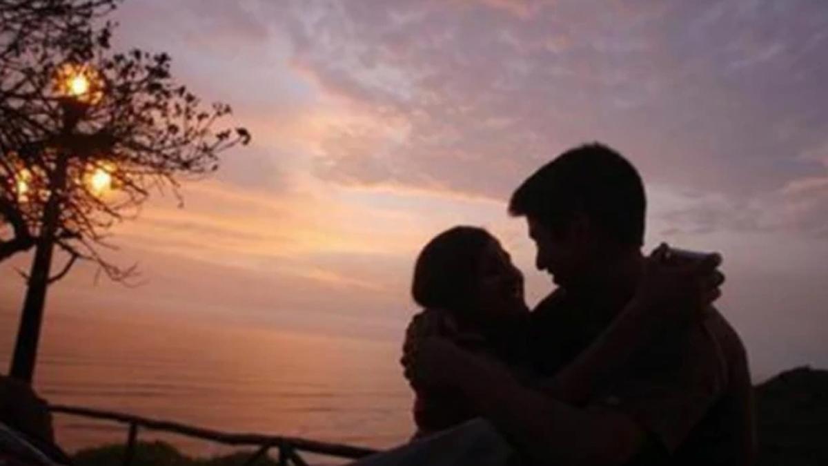 पहले प्रेमी ने प्रेमिका को लगाया गले, फिर चाकू से गर्दन पर कई वार कर की गर्भवती प्रेमिका की हत्या.