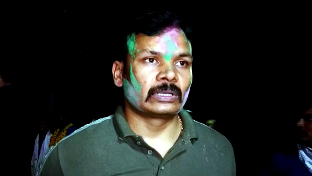 प्रेम विवाह में पुलिस बनी बाराती, थाने में हुई प्रेमी युगल की शादी