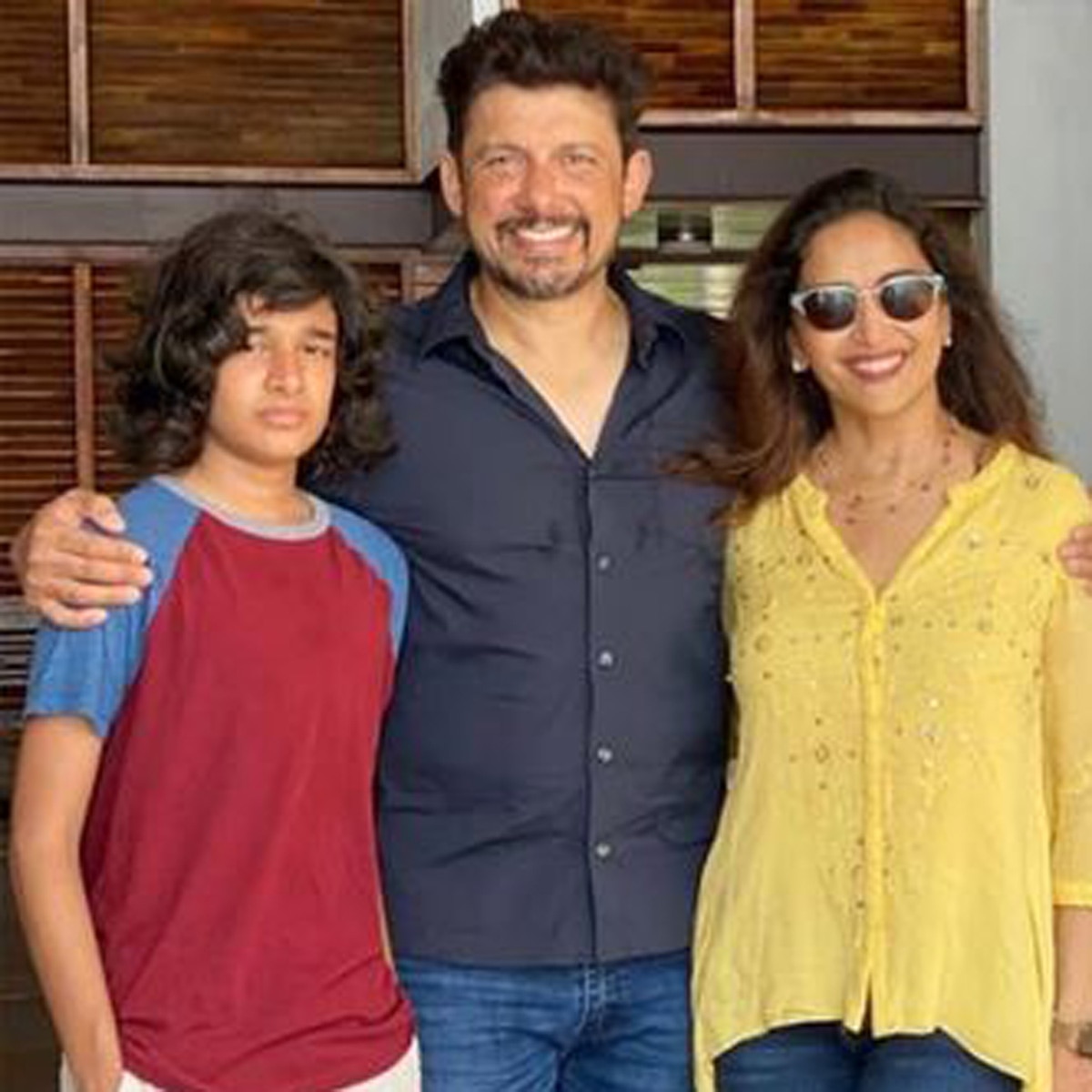 फैमिली संग माधुरी