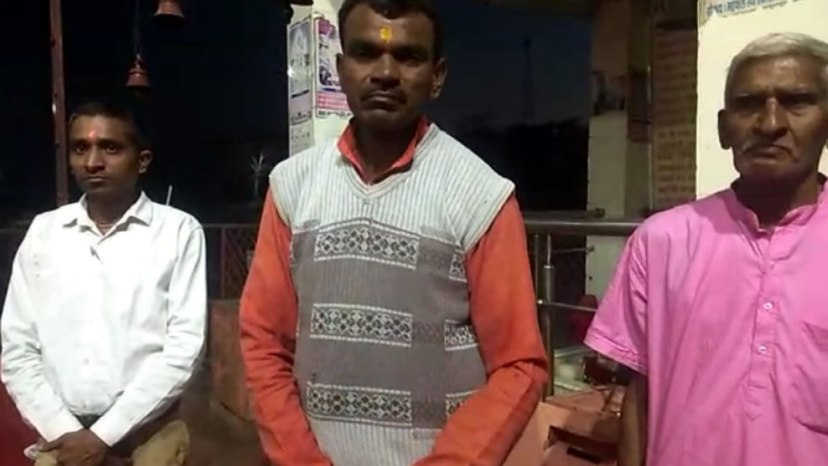 चोर दानपात्र लेकर भागा (फोटो- मयंक गौड़)