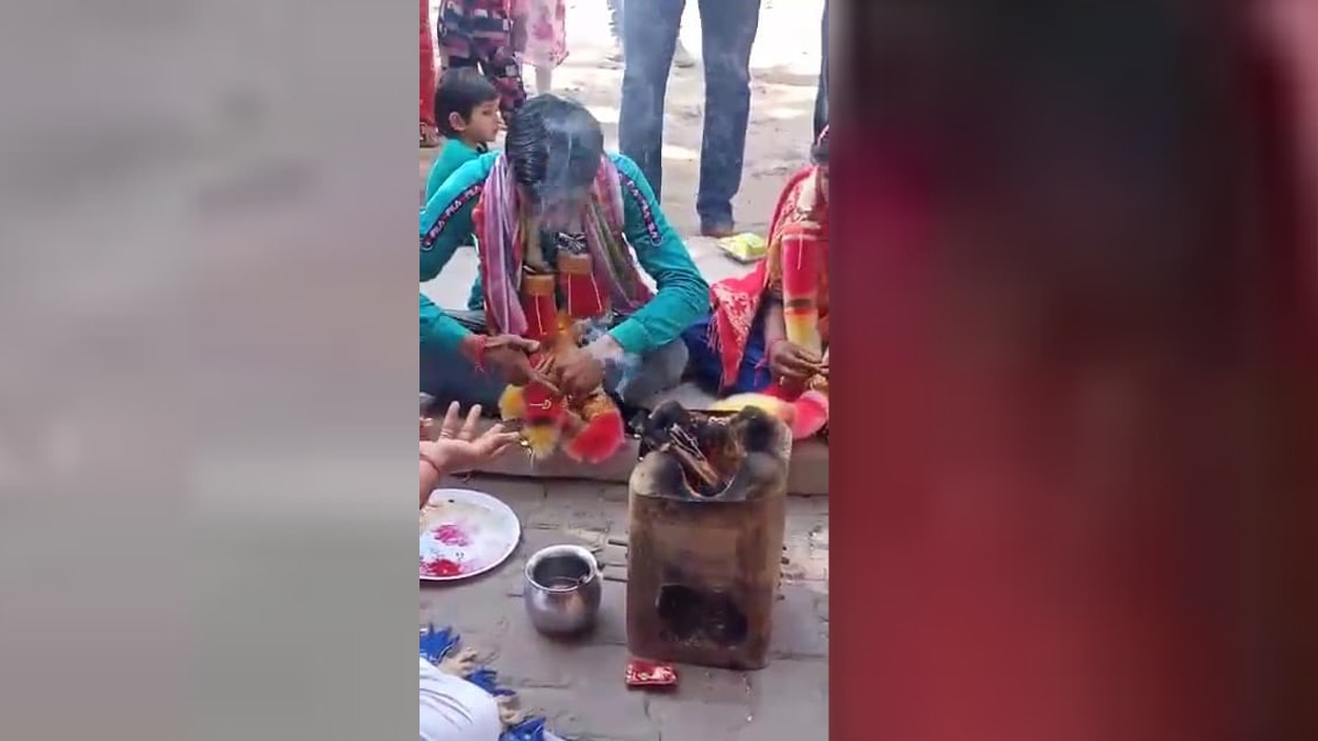 एक ऑटो ड्राइवर चांद खान ने दूसरे संप्रदाय की लड़की से शादी की है. 