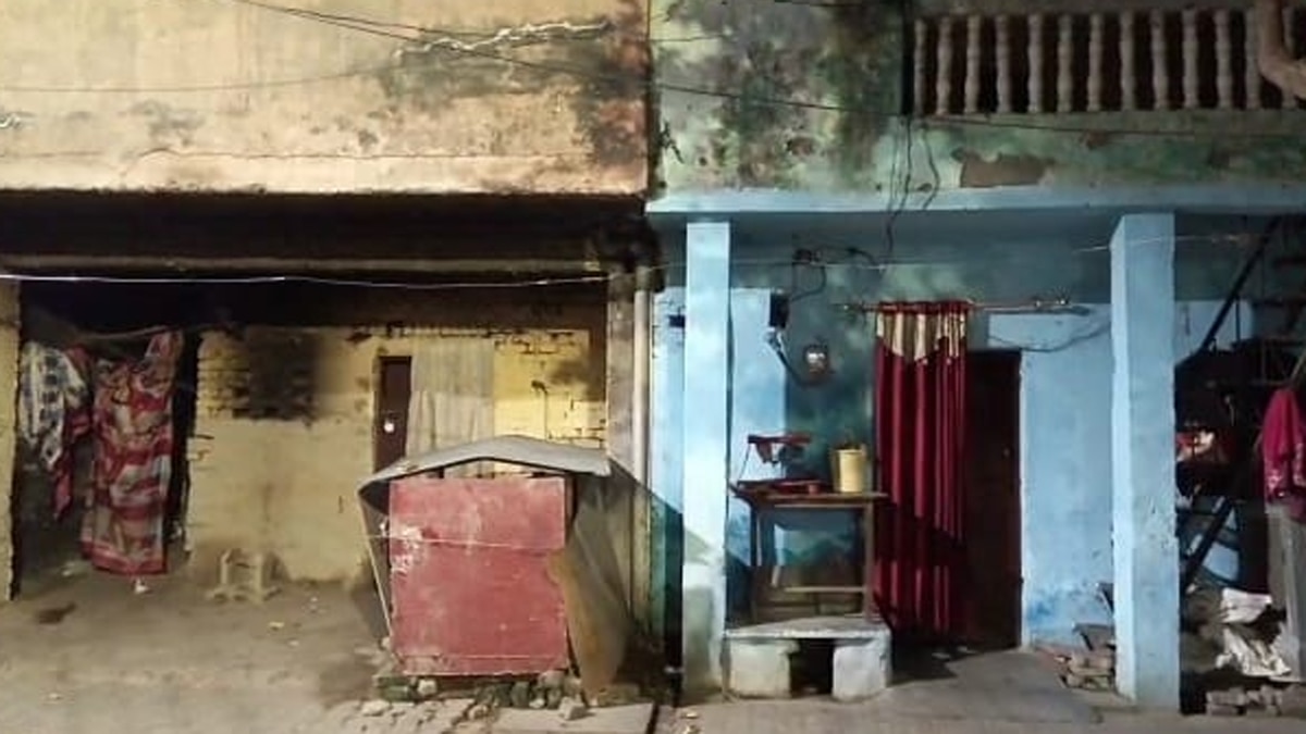 अंगीठी पर लकड़ी जलाकर उसे हवन कुंड का रूप दिया.