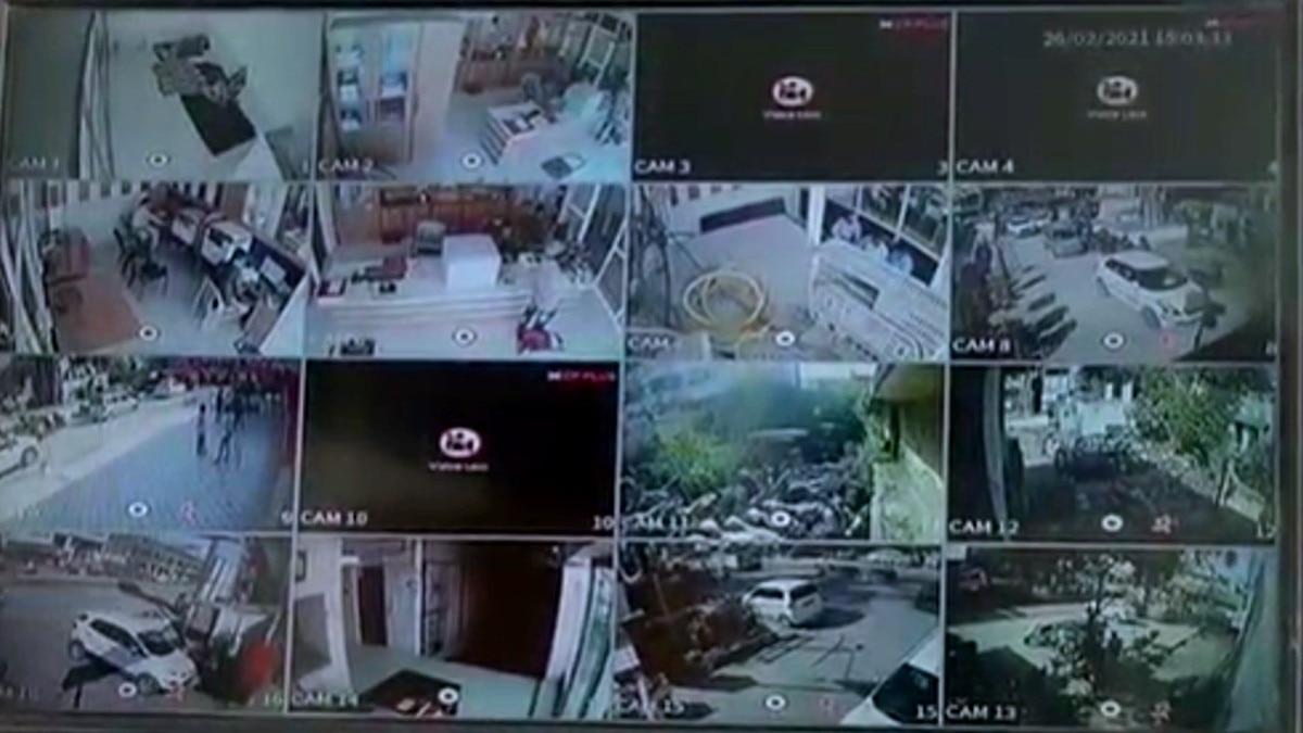 कुर्सी पर बैठे-बैठे ही थानेदार को नजर आती रहेगी हवालात, चारों तरफ शीशे से बना हाइटेक पुल‍िस स्टेशन 