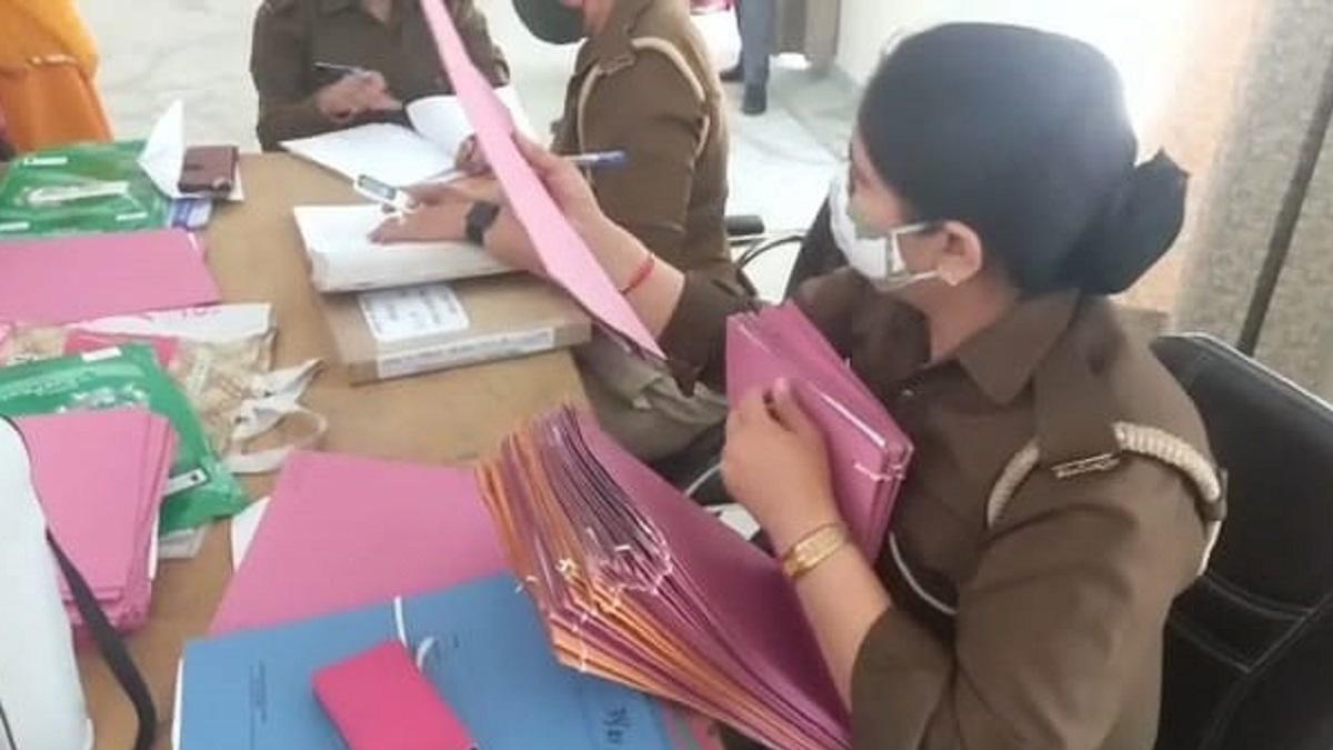 पति के सिर पर बाल नहीं सेल्फी नहीं लेते तलाक चाहिए