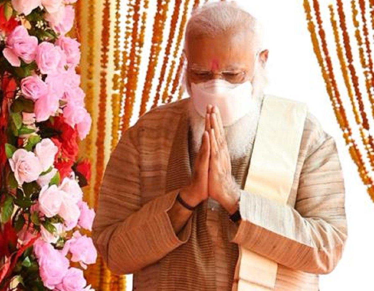 PM मोदी ने बांग्लादेश में काली मंदिर में की पूजा