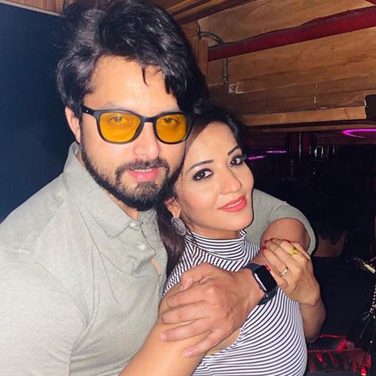 हसबेंड संग मोनालिसा