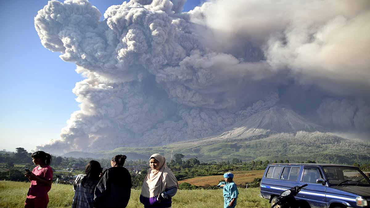 Mount Sinabung Volcano Indonesia Erupted 