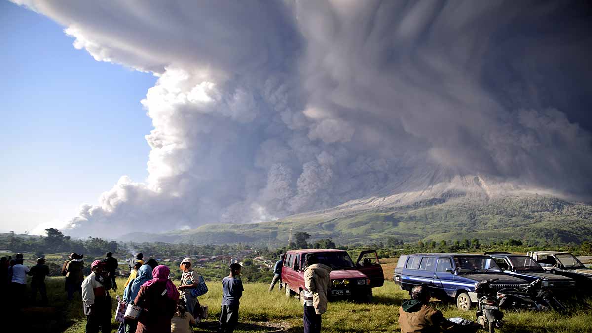 Mount Sinabung Volcano Indonesia Erupted 