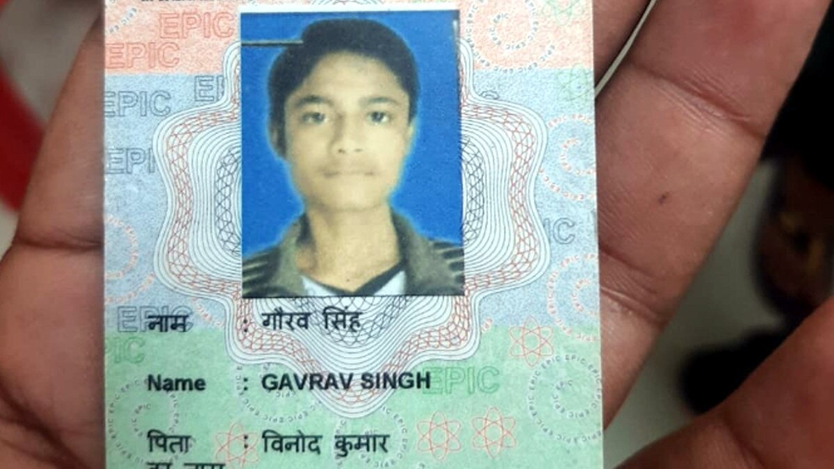 सड़क किनारे खून से लथपथ तड़पते रहे प्रेमी युगल, तमाशबीन होकर देखते रहे लोग 