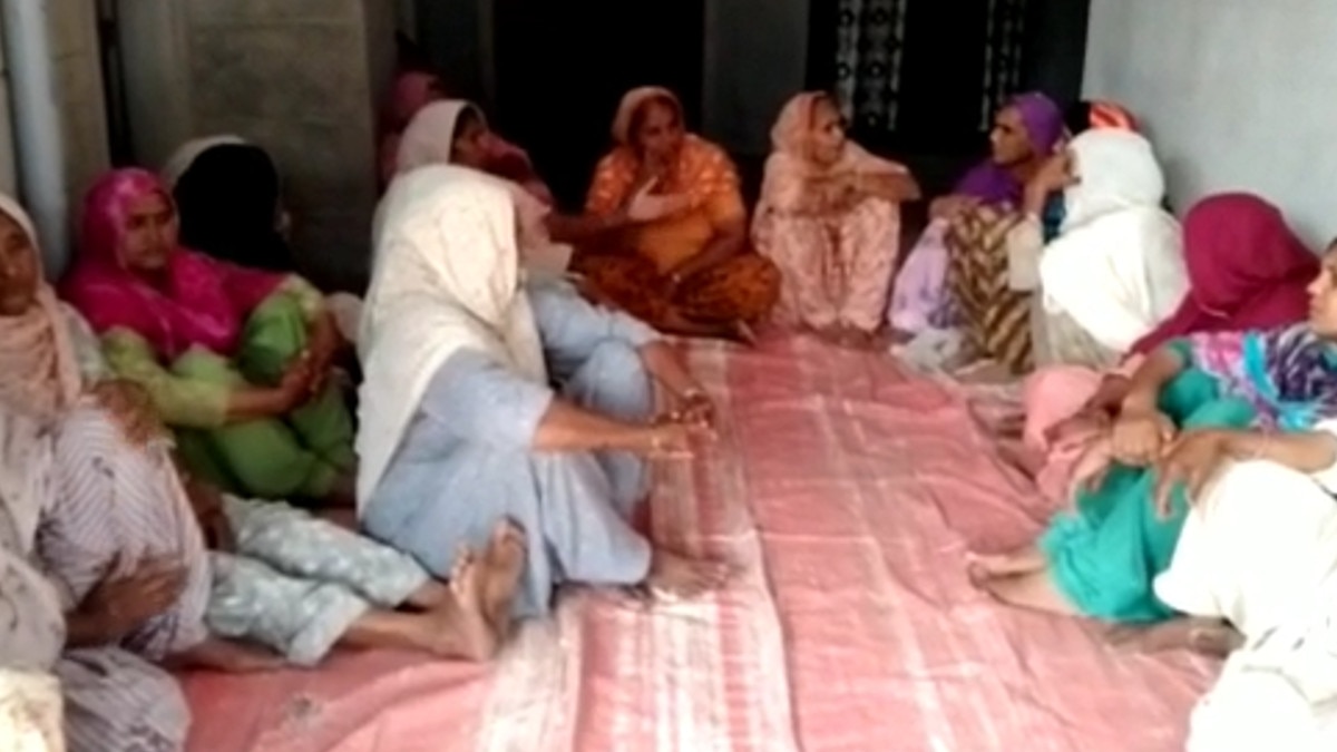 दो सगी बहनों पर गलत न‍िगाह रखता था सरपंच का लड़का, न मानीं तो दोनों की गोली मारकर कर दी हत्या 