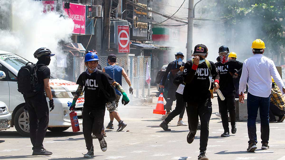 Myanmar Nun Kneels said Spare the kids Kill me