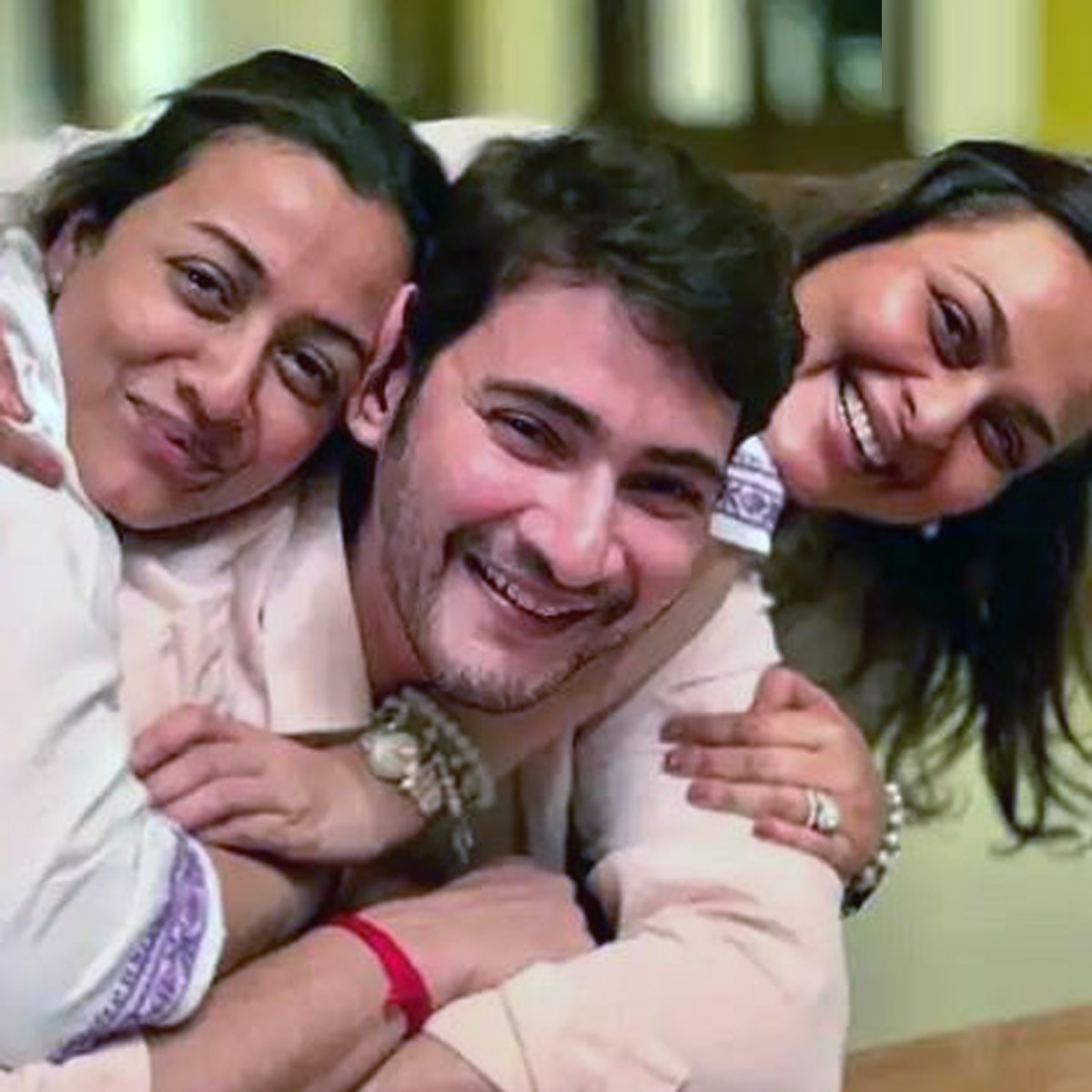 महेश बाबू संग नम्रता और शिल्पा