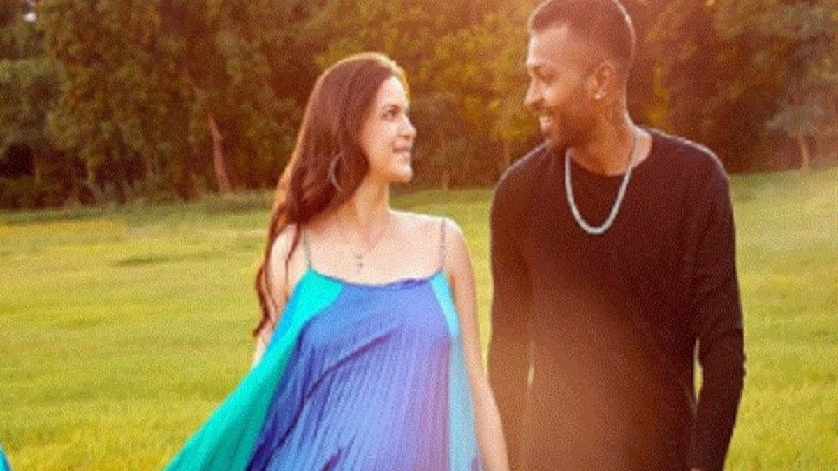 natasha stankovics photo viral while kissing hardik pandya